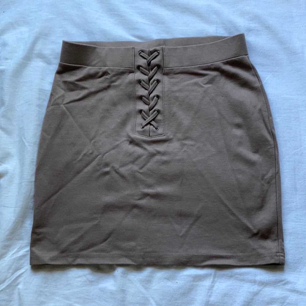 Body-con/pencil skirt